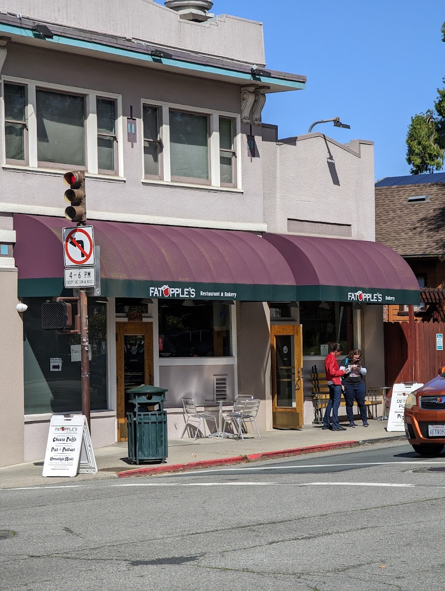 Fatapple’S Berkeley Restaurant And Bakery